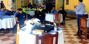 Capacitaron a agentes viales.