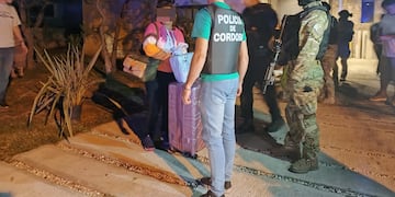 La pareja de "Fito" Macías fue detenida en Córdoba. (Gentileza vecinos de Valle del Golf)