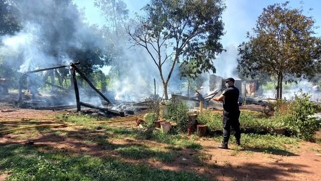 Incendio en una vivienda en Jardín América.