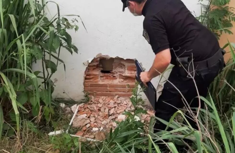 Hacía un boquete para entrar a robar y fue sorprendido por los dueños