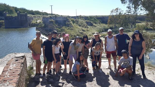 Visita al Puente Viejo de Quequén de alumnos de 5to año de la Secundaria Nº 4