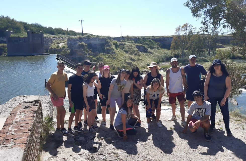 Visita al Puente Viejo de Quequén de alumnos de 5to año de la Secundaria Nº 4 de Tres Arroyos