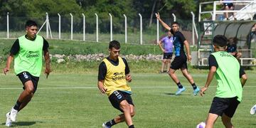El primer turno de entrenamiento del "Lobo" jujeño se cumplió en el hotel de la Liga Salteña, en horas de la mañana.