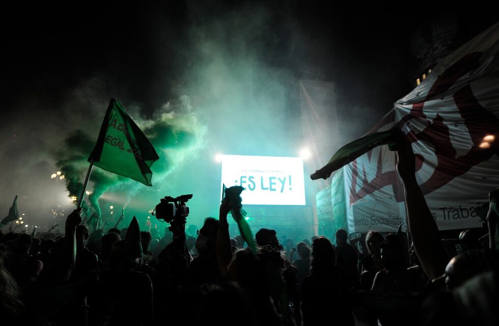 Aborto legal: con 38 votos positivos, 29 negativos y una abstención, el Senado aprobó la ley