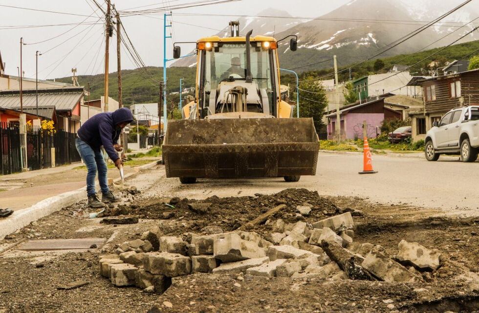 Ushuaia: continúan los trabajos de bacheo y repavimentación