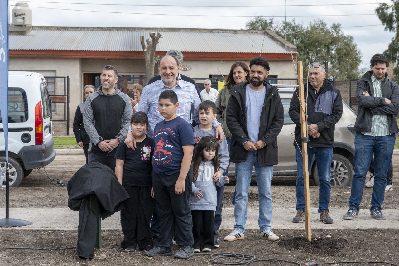 Se inauguró la plaza del barrio Olimpo