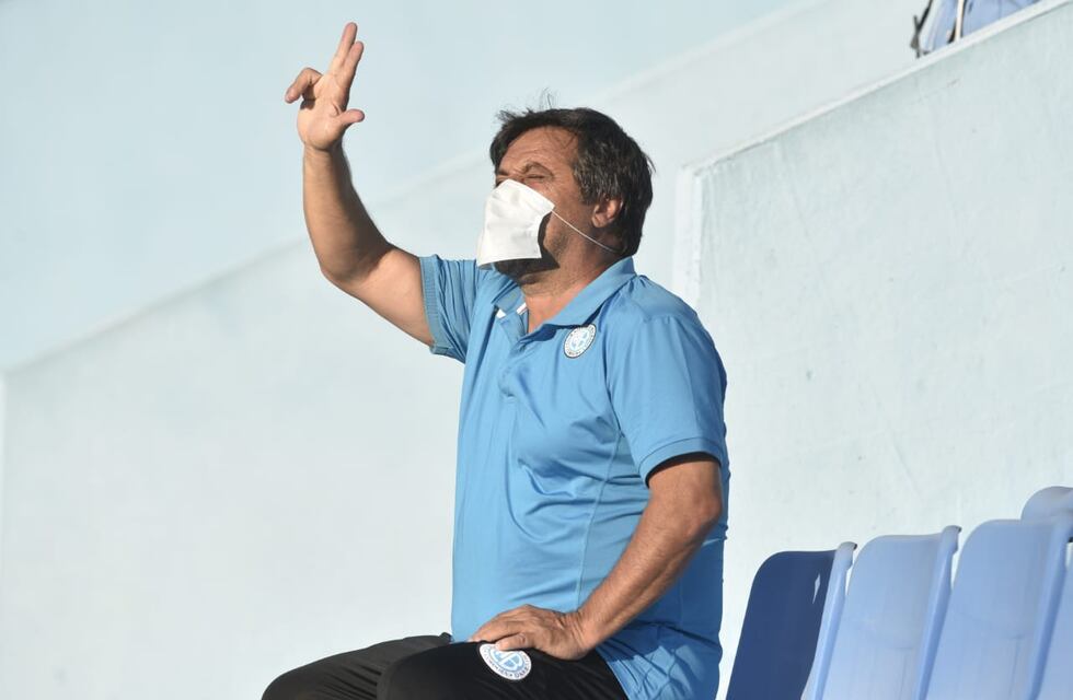 Suspendido, Caruso Lombardi vivió el partido como si estuviera adentro