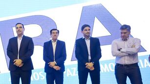 Gustavo Valdés, Carlos Sadir, Maximiliano Pullaro y Leandro Zdero acompañaron al presidente partidario Gerardo Morales en la presentación de la campaña en homenaje a Raúl Alfonsín.