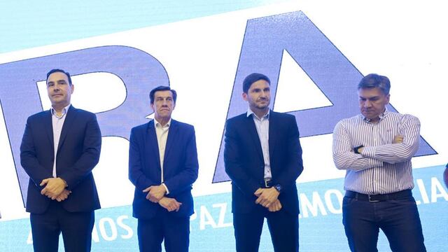 Gustavo Valdés, Carlos Sadir, Maximiliano Pullaro y Leandro Zdero acompañaron al presidente partidario Gerardo Morales en la presentación de la campaña en homenaje a Raúl Alfonsín.