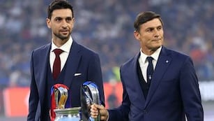 El cordobés Javier Pastore junto a Javier Zanetti en la final de la Champions. Festejó el ex Talleres (Gentileza).