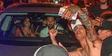 Así llegó Lionel Messi y Antonela Roccuzzo a la fiesta que organizaron en Rosario.