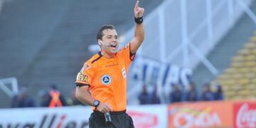 Diego Ceballos, a causa del coronavirus, no arbitrará el partido de Instituto. (Foto: Pedro Castillo/archivo)