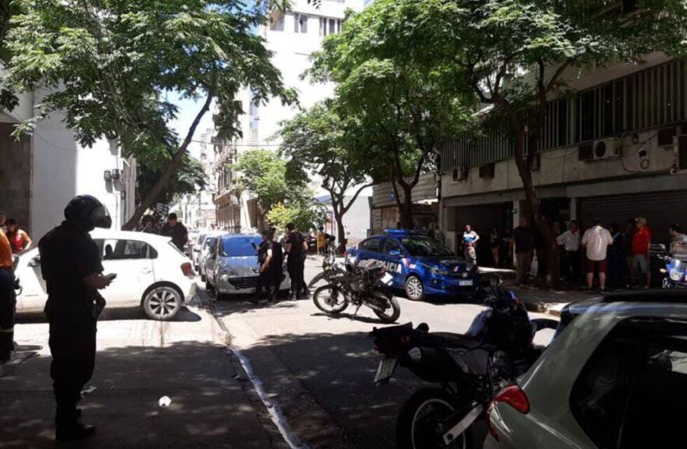 Robo fallido y disparos en el microcentro de Rosario: investigan a otro policía