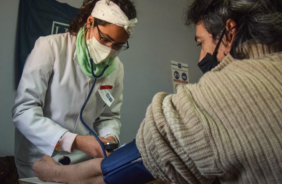 Realizan controles de salud en el vacunatorio de la ex Dinaf