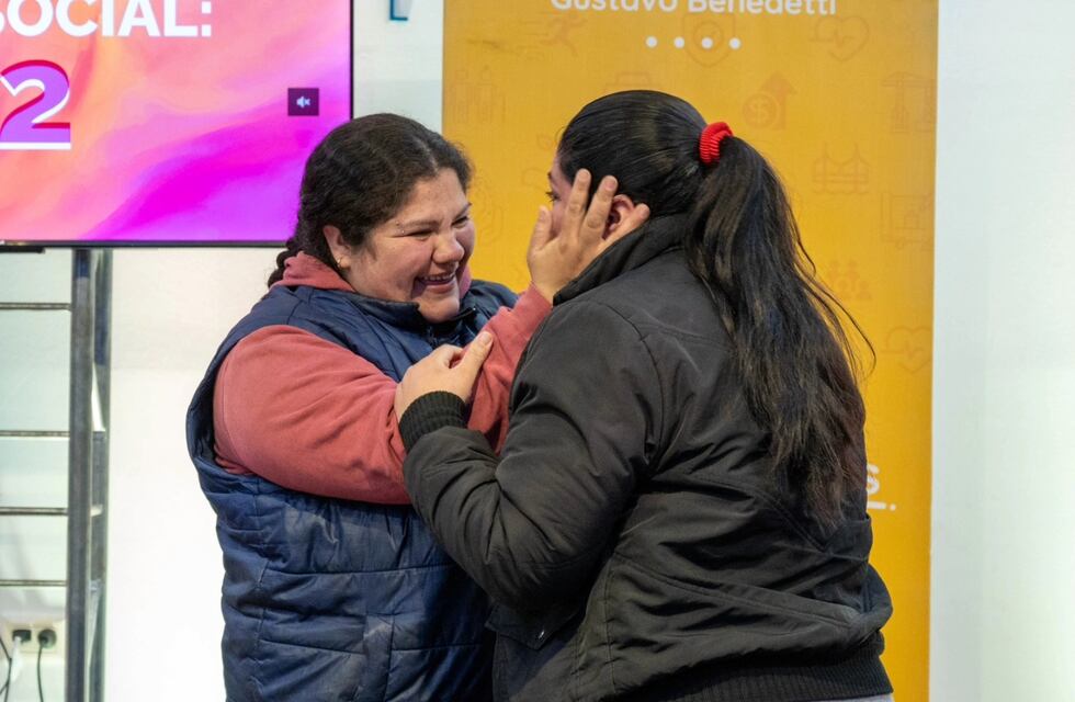 El Municipio de Arroyito realizó el sorteo de 20 viviendas y entregó 4 ya finalizadas