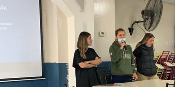 Tres hermanas mendocinas concientizan sobre el autismo en las escuelas.