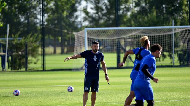 Javier Gandolfi elige al reemplazante de Diego Valoyes, para el Talleres-Independiente (Javier Ferreyra / La Voz).