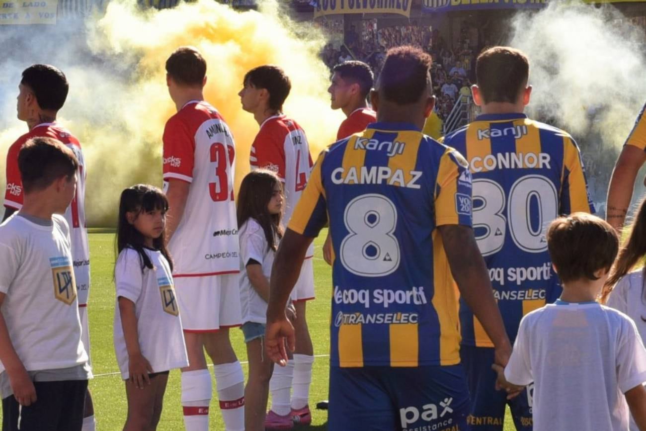 El pasillo de espaldas de Estudiantes a Central le costó una dura sanción al club