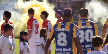 El pasillo de espaldas de Estudiantes a Central (Fotobaires)