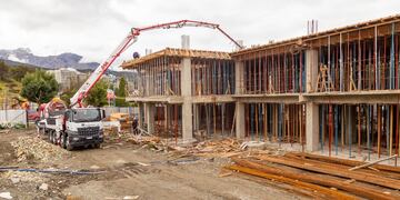 Avanza el hormigonado en el segundo piso del HRU