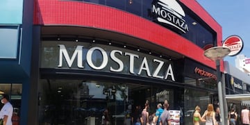 Los delincuentes robaron en el local de Mostaza en Villa Carlos Paz. (Carlos Paz Vivo)