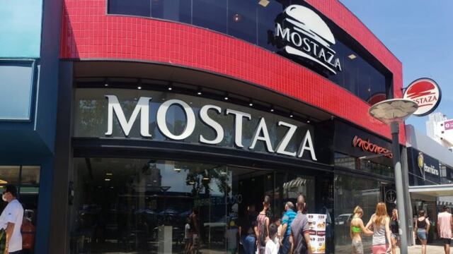 Los delincuentes robaron en el local de Mostaza en Villa Carlos Paz. (Carlos Paz Vivo)