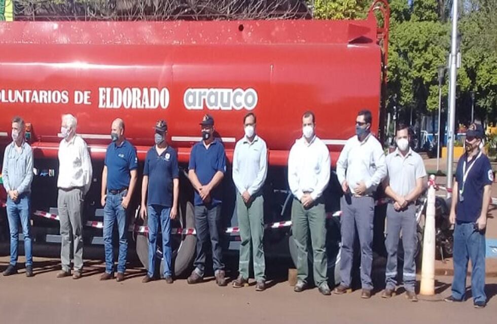 Eldorado: entregaron tanque de cisterna a bomberos voluntarios