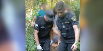 Puerto Libertad: rescatan a un hombre que cayó en una zona de difícil acceso en el Salto Yaguareté.