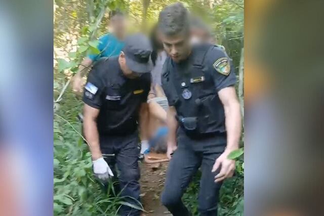 Puerto Libertad: rescatan a un hombre que cayó en una zona de difícil acceso en el Salto Yaguareté.