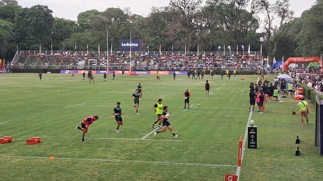 Se inicia la fiesta en el  Parque 9 de Julio en el  estadio "Héctor 'Gallo' Cabrera" , del Lawn Tennis Club