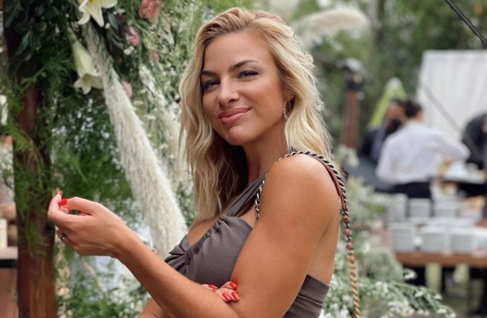 Ailén Bechara recibió abril con fotos en bikini sobre arena blanca: “Mi mes”