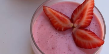 Cómo hacer un postre helado de frutillas ideal para el verano.