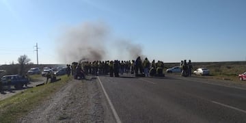 Los trabajadores iniciaron el corte en rechazo a la medida cautelar. (SL 24)