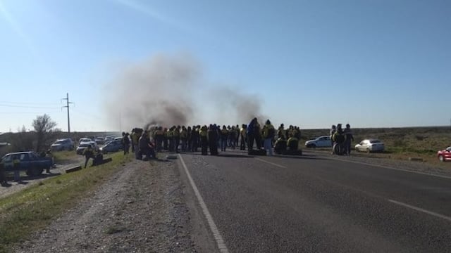 Los trabajadores iniciaron el corte en rechazo a la medida cautelar. (SL 24)