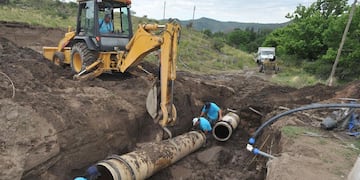 Acueducto. La salida de servicio de un caño cerca de Icho Cruz, que provee agua a toda la ciudad, dejó sin suministro a varios barrios (Martín Santander/LaVoz).