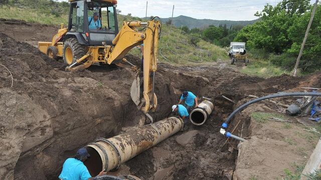 Acueducto. La salida de servicio de un caño cerca de Icho Cruz, que provee agua a toda la ciudad, dejó sin suministro a varios barrios (Martín Santander/LaVoz).