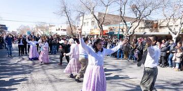 Vuelve el tradicional desfile aniversario en General Alvear