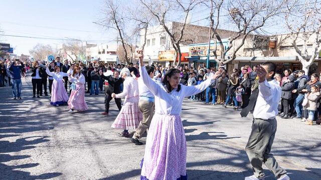Vuelve el tradicional desfile aniversario en General Alvear