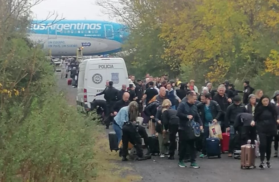Tras la amenaza de bomba en Ezeiza, finalmente el vuelo de Aerolíneas despegó hacia Miami