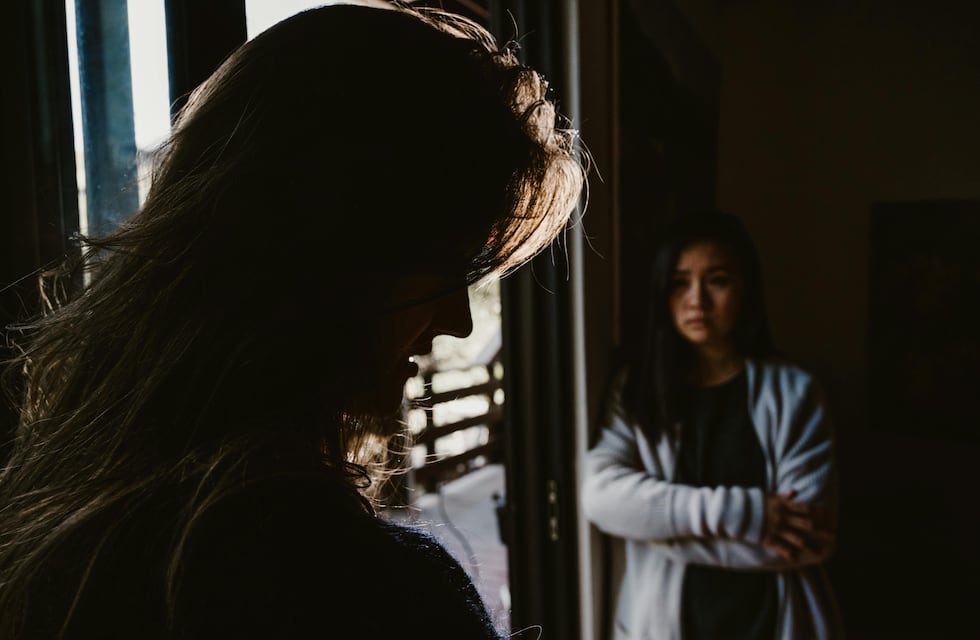 Qué dice la psicología sobre las personas que se disculpan, incluso si no hicieron nada malo