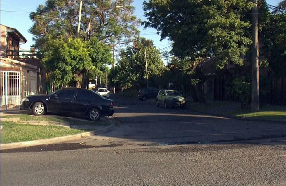 Una mujer puso mal el cambio de su auto, atropelló a su madre y la mató en Ituzaingó