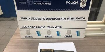 Cortó a una mujer y ahorcó al hijastro, fue detenido