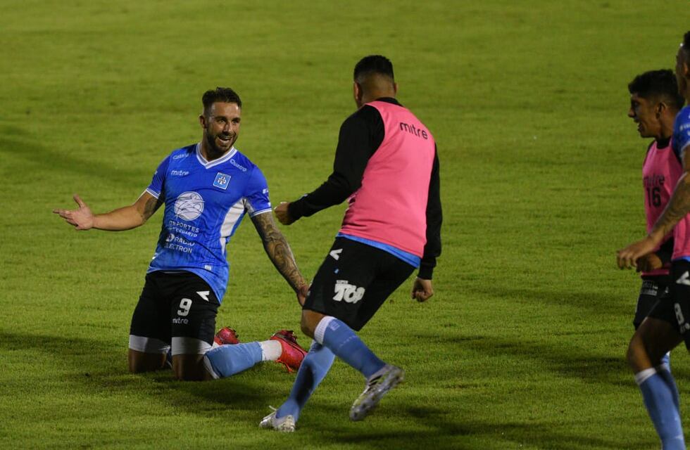 El golazo de Hesar para la ilusión de Estudiantes de Río Cuarto