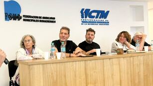 Darío Cocco (segundo a la izquierda) estuvo en el debate nacional de municipales en Avellaneda, Buenos Aires.