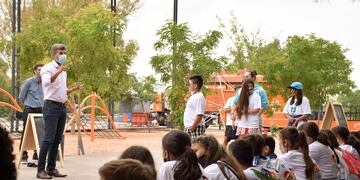 El intendente de la Ciudad, Ulpiano Suarez, presentó en el Parque Central la Rayuela Sustentable.