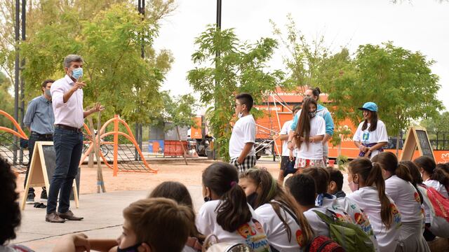 El intendente de la Ciudad, Ulpiano Suarez, presentó en el Parque Central la Rayuela Sustentable.