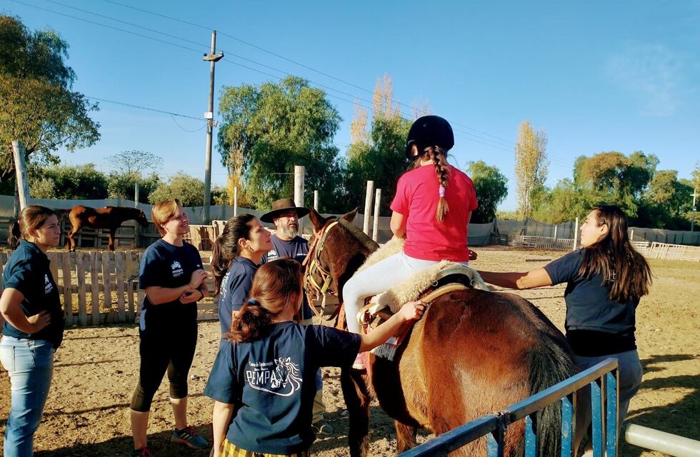 Equinoterapia gratuita de la mano de PEMPA y la municipalidad, cómo funciona esta actividad y qué beneficios tiene