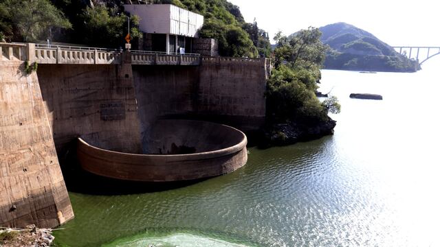 Cianobacterias en la desembocadura del Río Cosquín