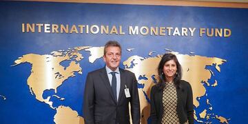 La subdirectora gerente del Fondo Monetario Internacional (FMI), Gita Gopinath, y el ministro de Economía, Sergio Massa - Foto Twitter Sergio Massa
