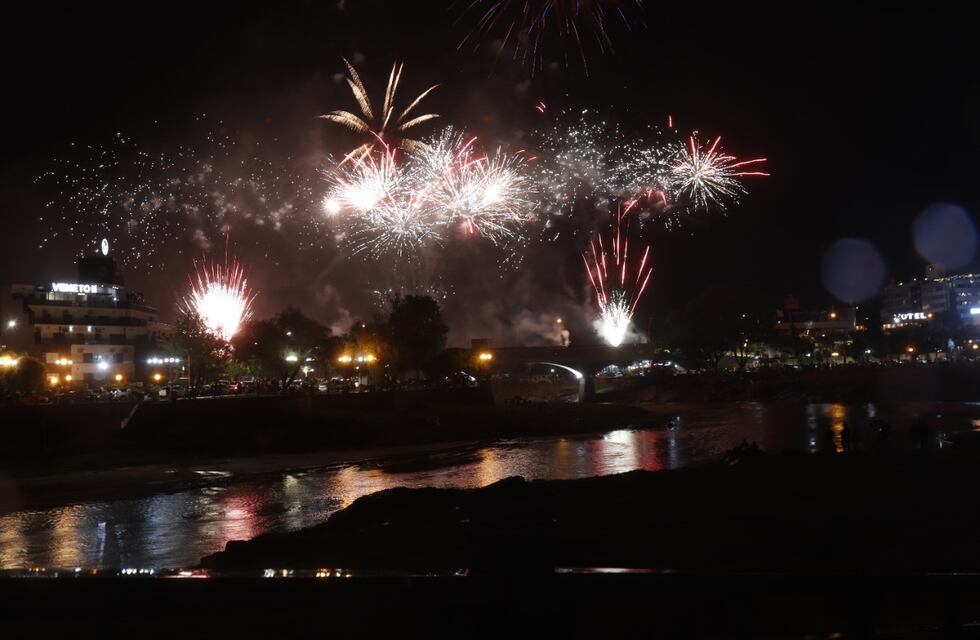 Carlos Paz comenzó el 2023 con el tradicional show de luces
